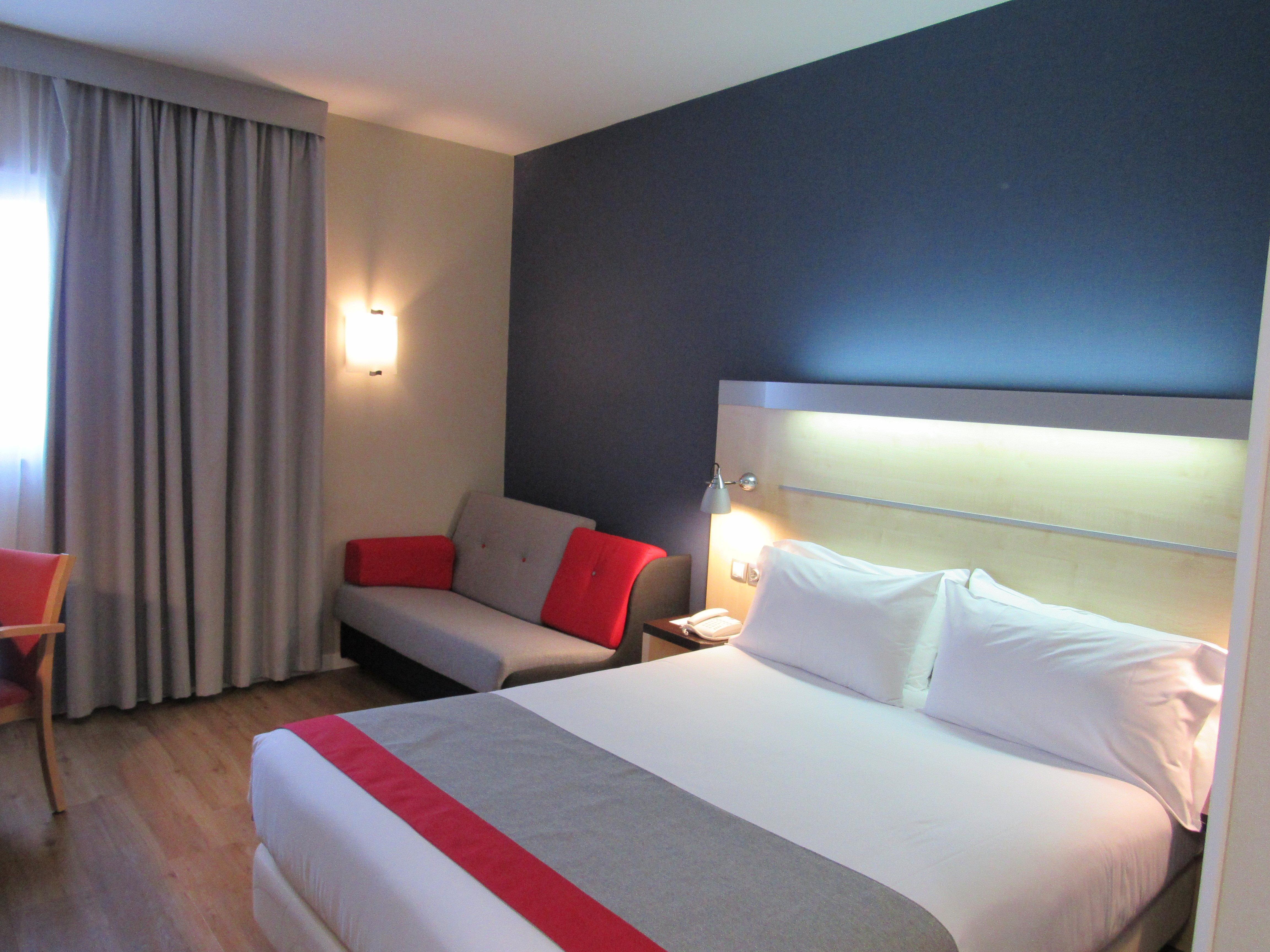 Holiday Inn Express Alcobendas By Ihg Bagian luar foto
