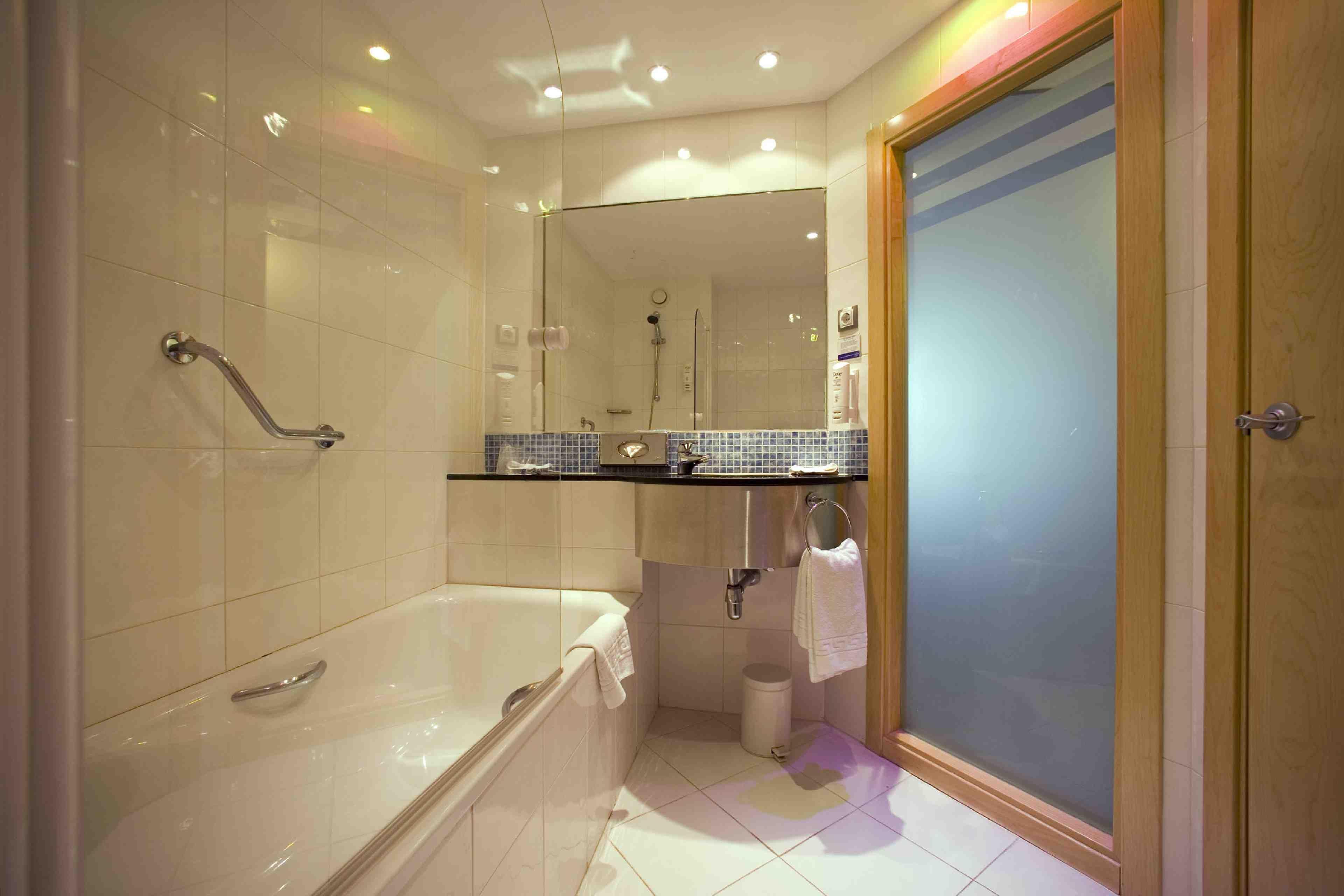Holiday Inn Express Alcobendas By Ihg Bagian luar foto