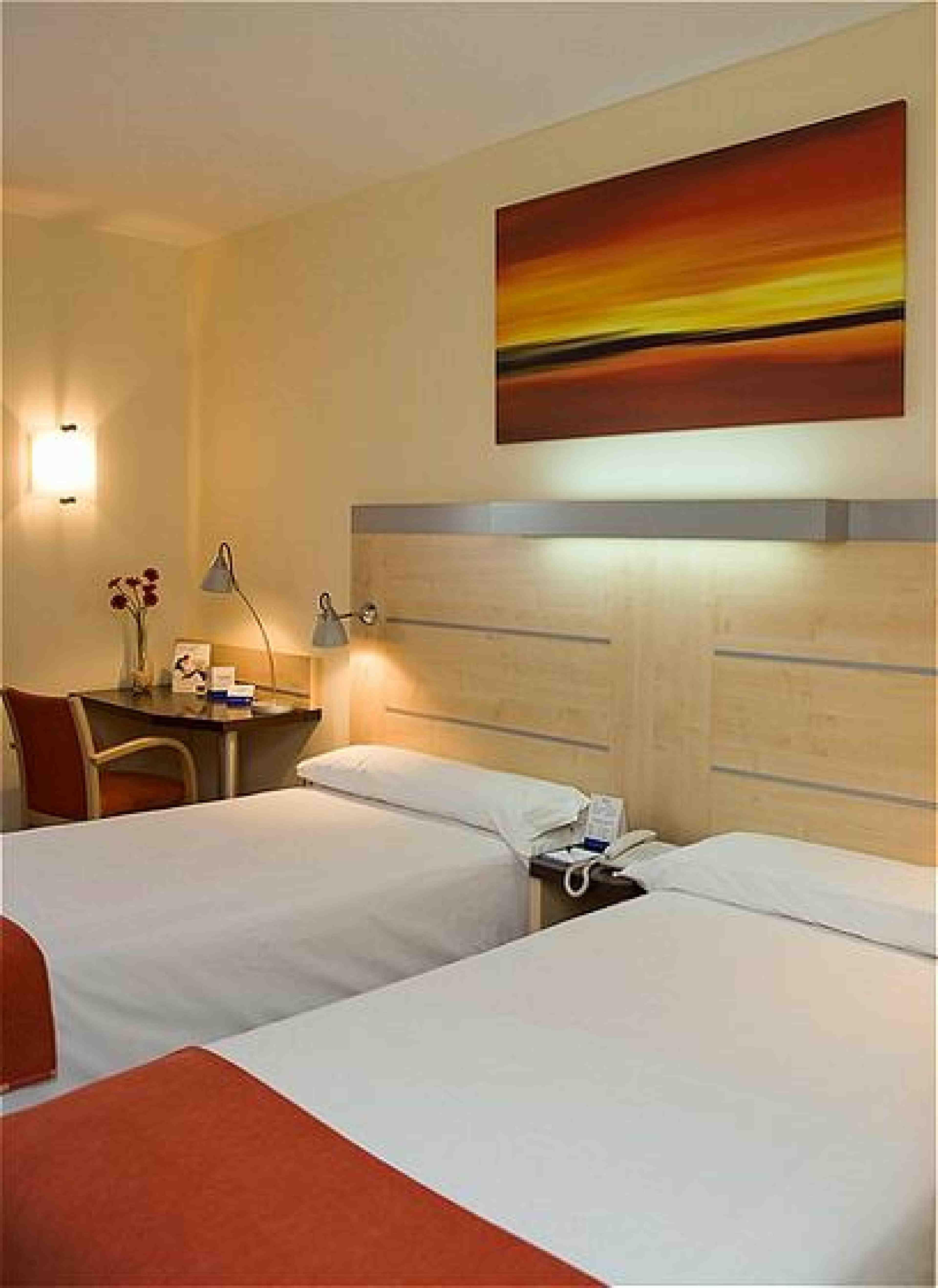 Holiday Inn Express Alcobendas By Ihg Bagian luar foto