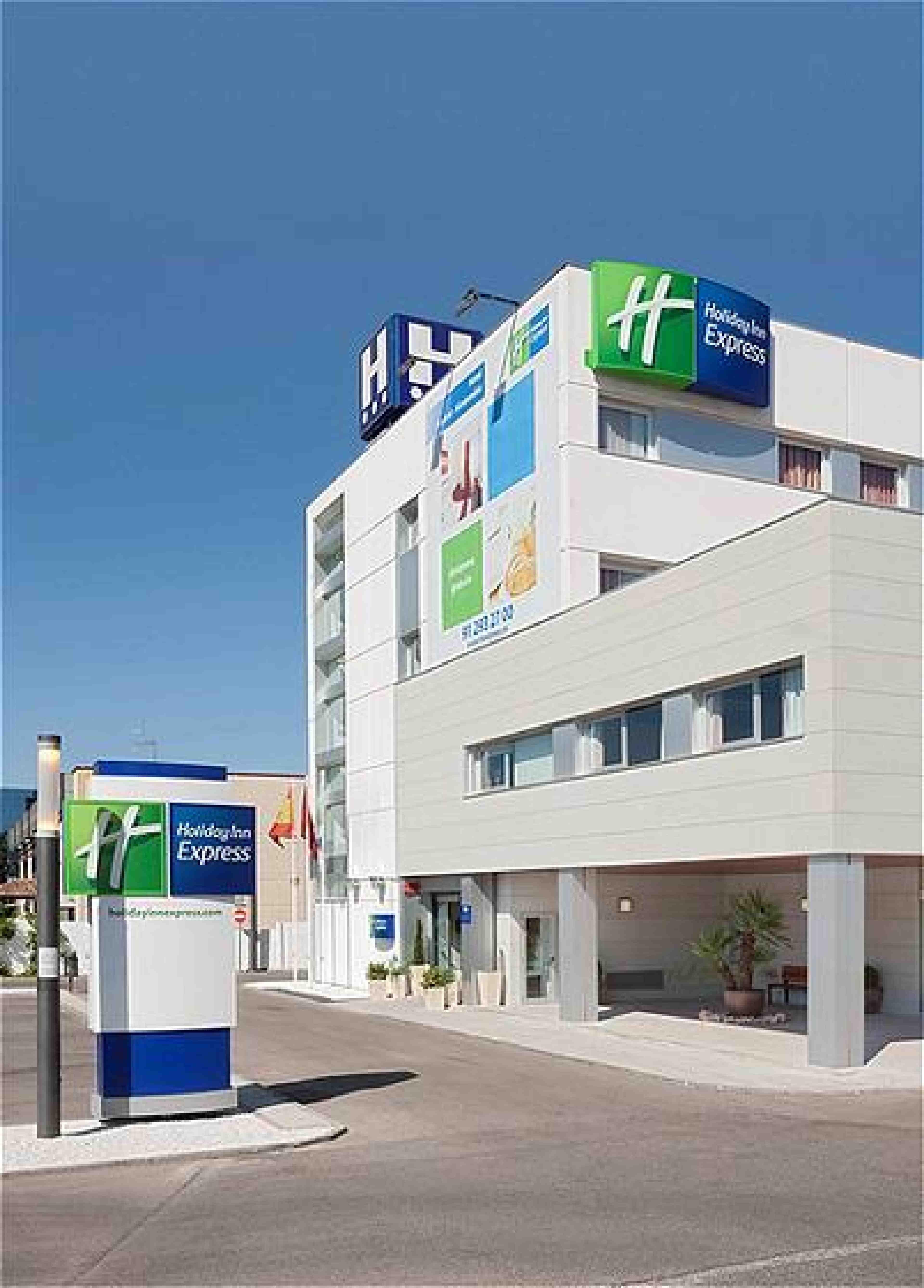 Holiday Inn Express Alcobendas By Ihg Bagian luar foto