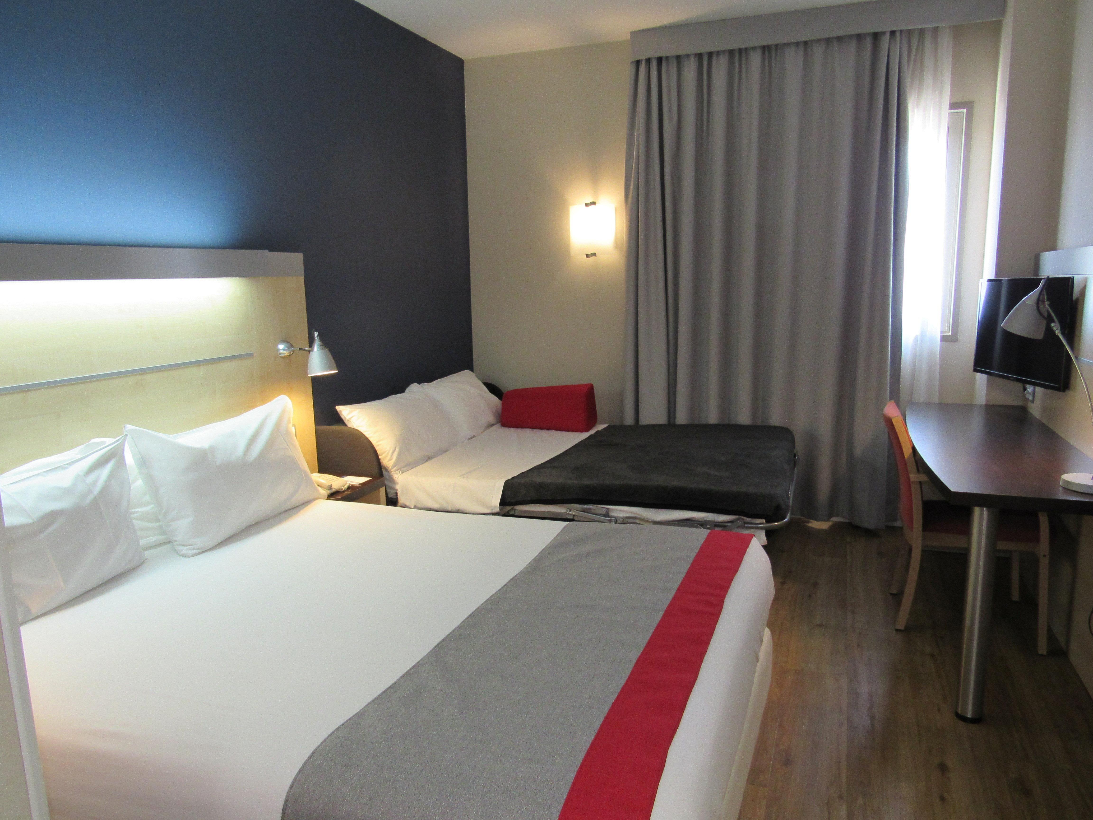 Holiday Inn Express Alcobendas By Ihg Bagian luar foto