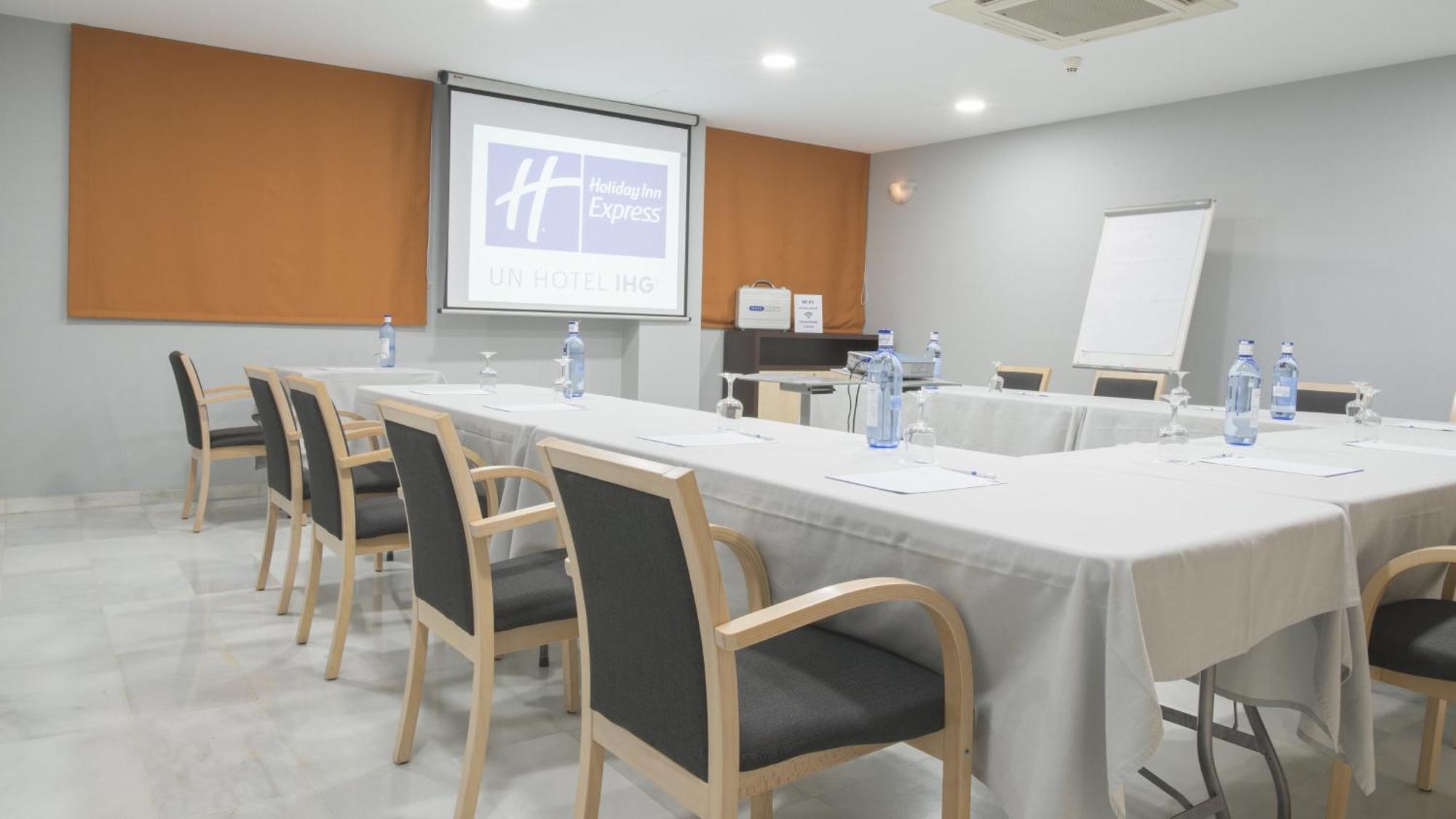 Holiday Inn Express Alcobendas By Ihg Bagian luar foto