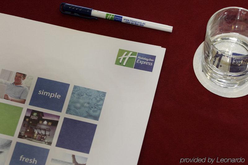 Holiday Inn Express Alcobendas By Ihg Bagian luar foto