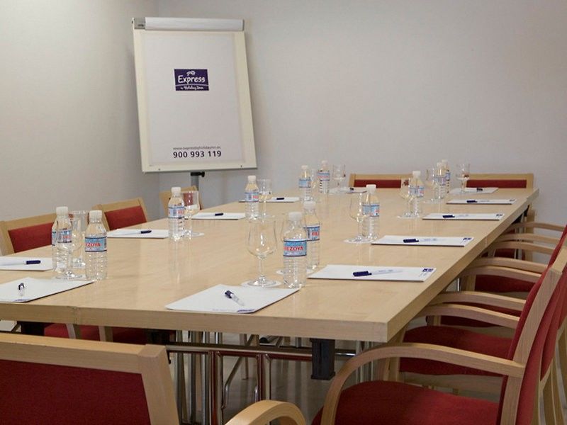 Holiday Inn Express Alcobendas By Ihg Bagian luar foto