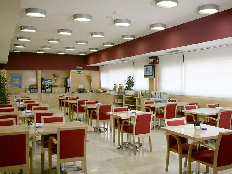Holiday Inn Express Alcobendas By Ihg Bagian luar foto